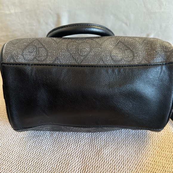 Juicy Couture Black Handbag - Picture 8 of 8